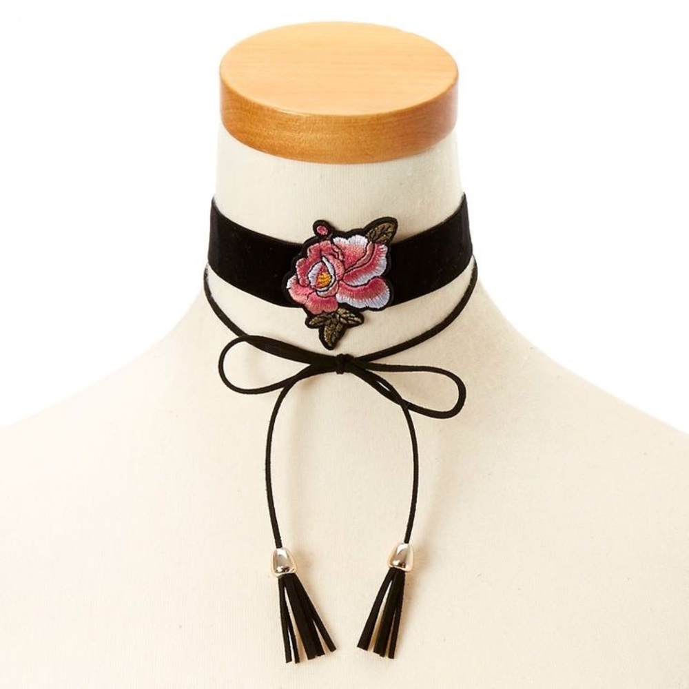 Cute chokers 💓 adult fitting